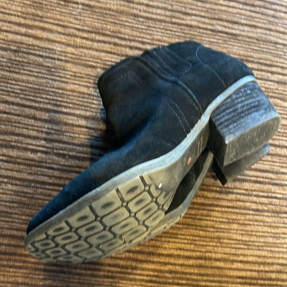 Blondo Waterproof Liam Suede Block Heel Ankle Bootie Black Size - Picture 9 of 11